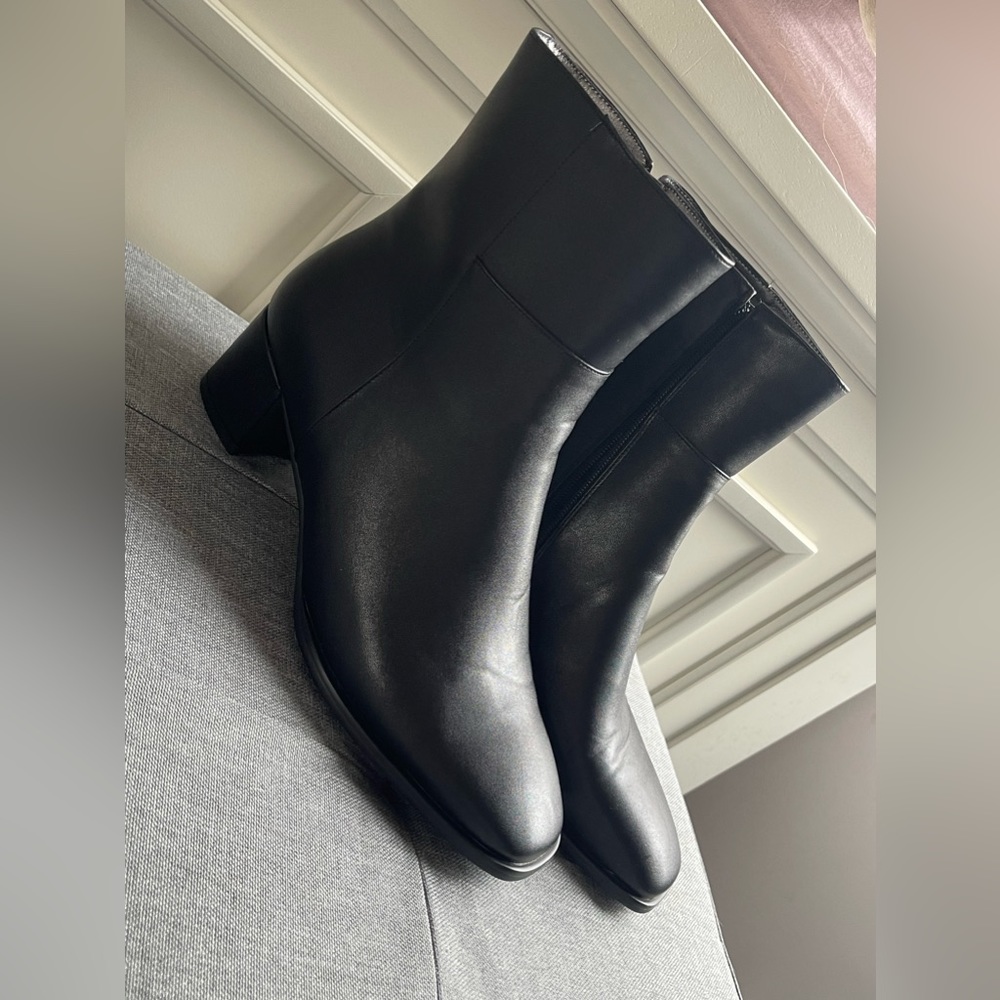 Black ankle booties size 10